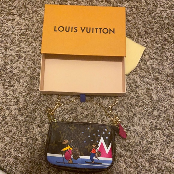 Louis Vuitton Handbags - Mini lv new workout tags